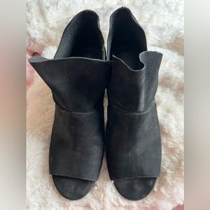 Vince Camuto bootie size 8